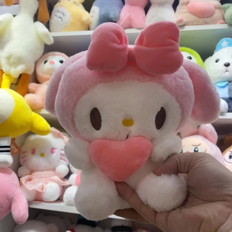 Peluche Hello Kitty Premium con Corazón Rosa (22cm)
