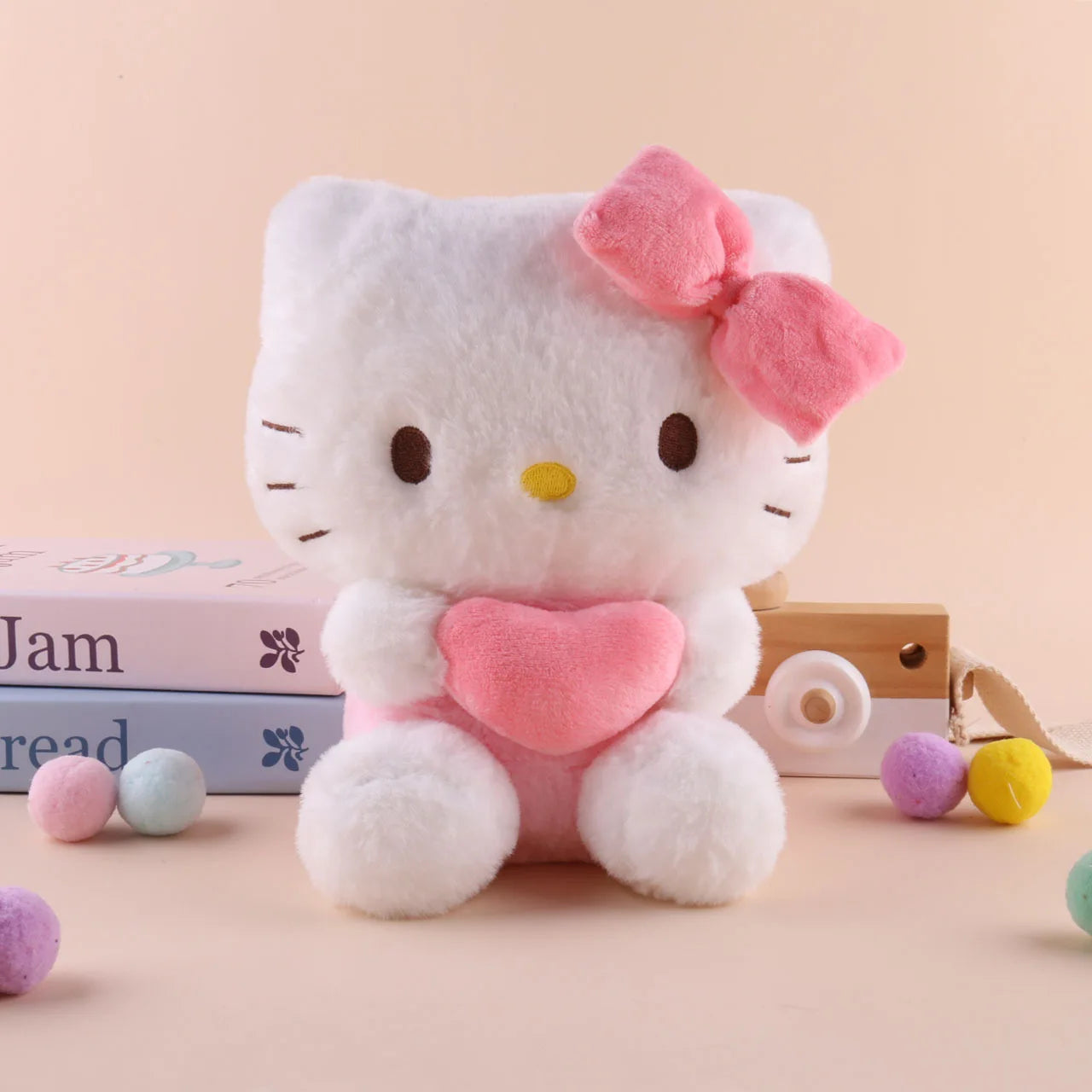 Peluche Hello Kitty Premium con Corazón Rosa (22cm)